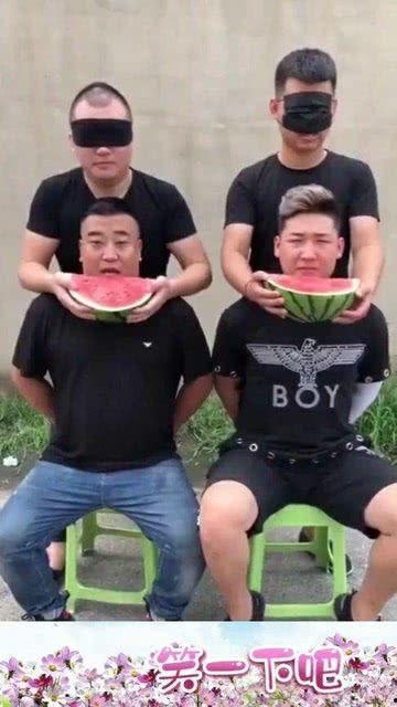 蒙眼睛吃瓜比赛,趣味比赛见证味蕾与勇气的较量