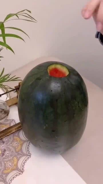 吃瓜晚上啤酒,啤酒配瓜果，尽享悠闲时光