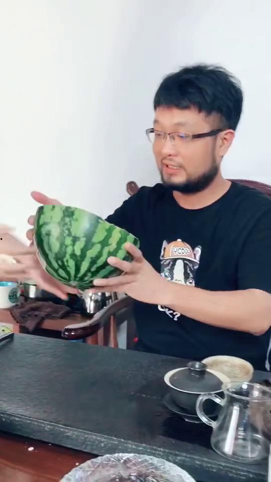 吃瓜bgm被绿,吃瓜bgm背后的情感纠葛