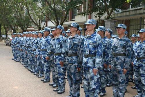 看军训吃瓜视频,青春汗水与欢笑瞬间