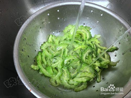 来姨妈吃凉瓜炒蛋,来姨妈吃凉瓜炒蛋，暖身又美味”